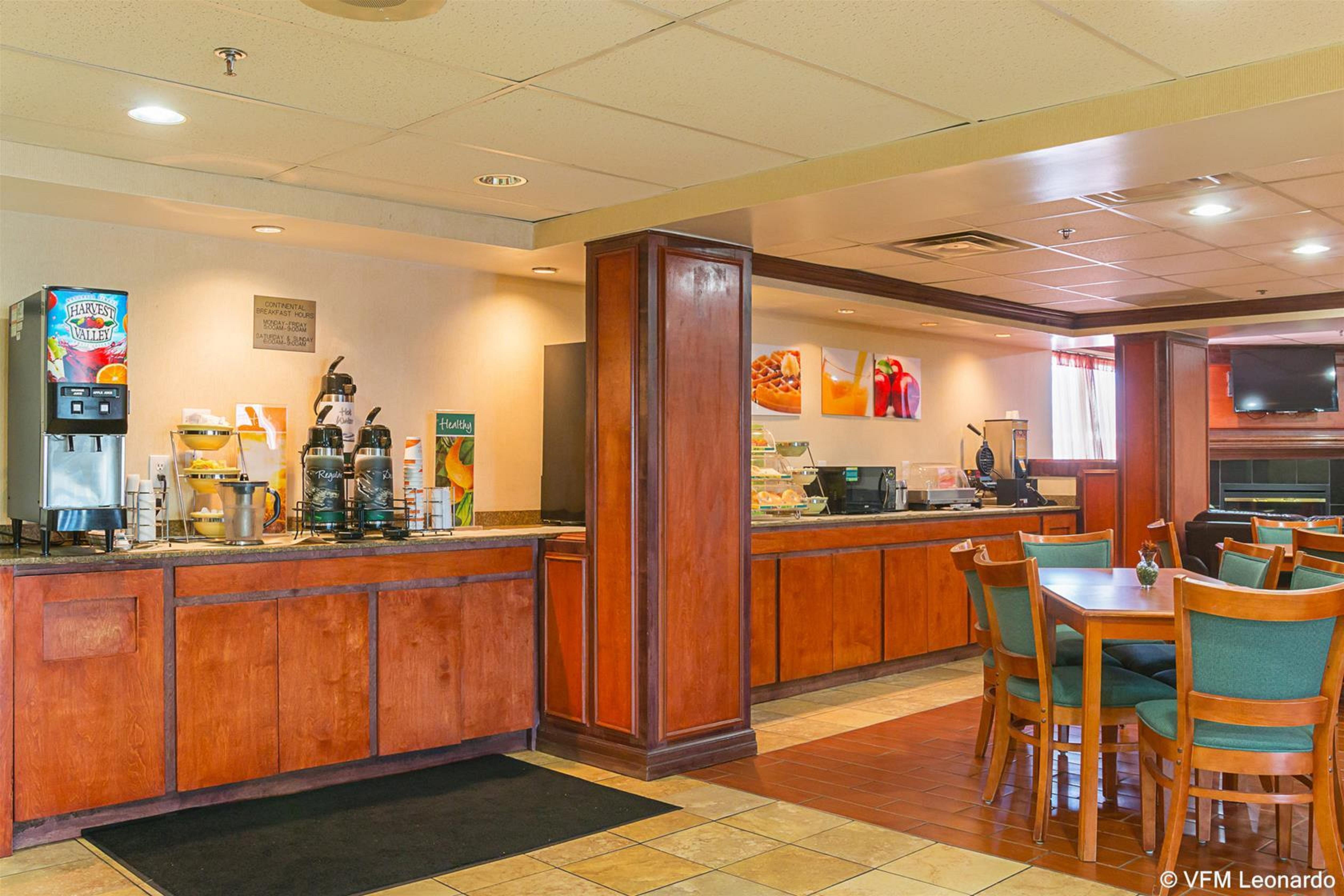 Quality Inn & Suites Detroit Metro Airport Ром'юлус Екстер'єр фото