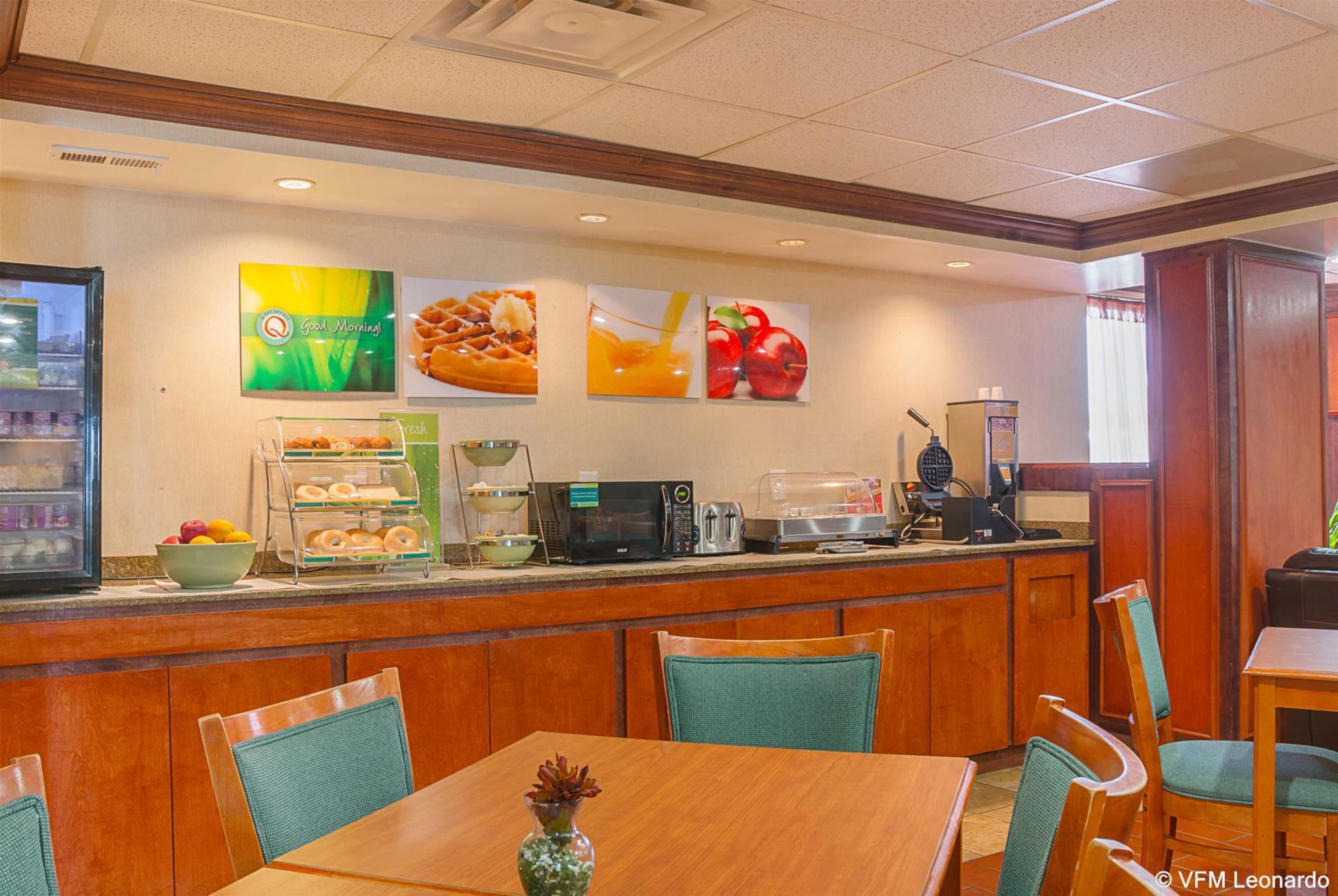 Quality Inn & Suites Detroit Metro Airport Ром'юлус Екстер'єр фото