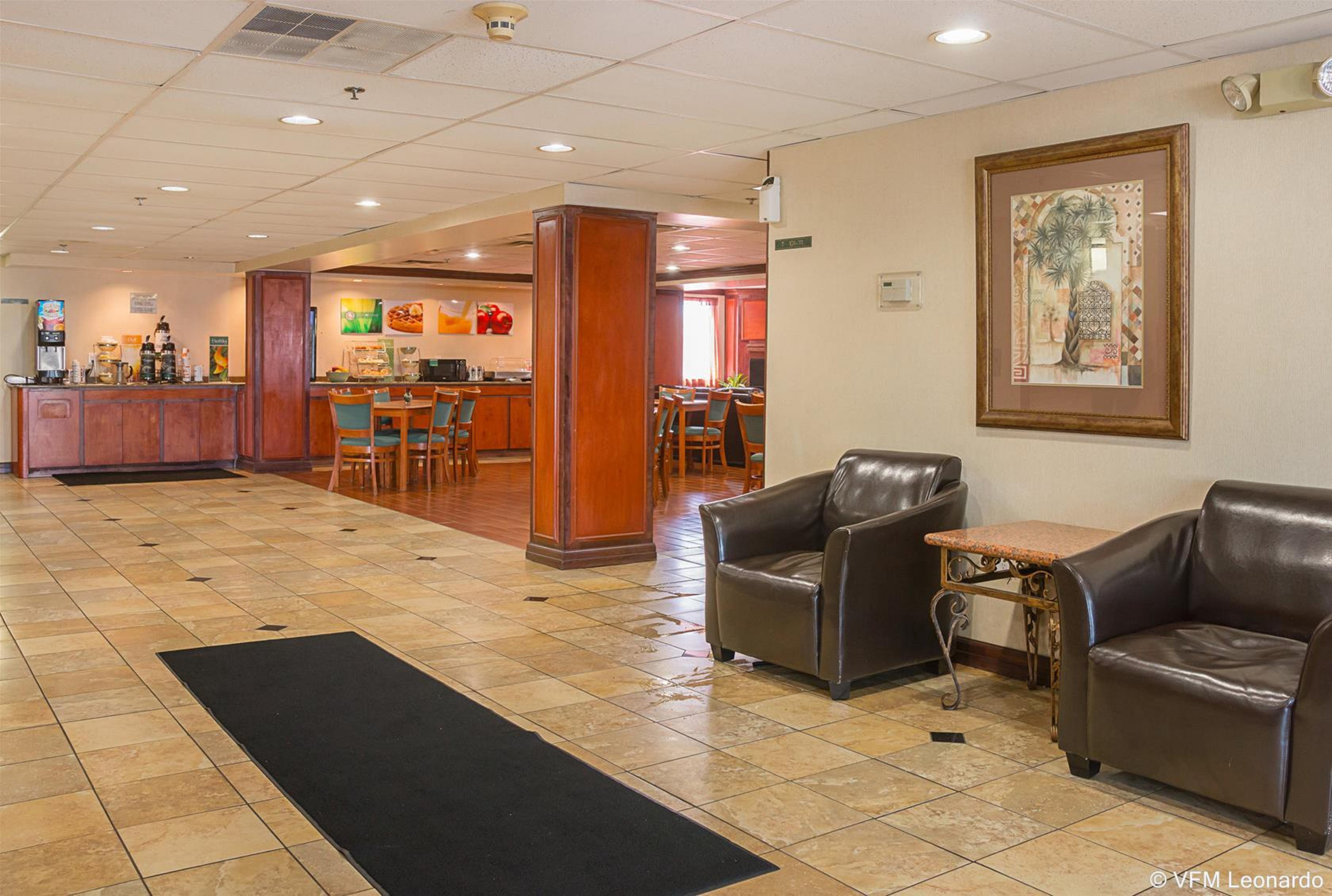 Quality Inn & Suites Detroit Metro Airport Ром'юлус Екстер'єр фото
