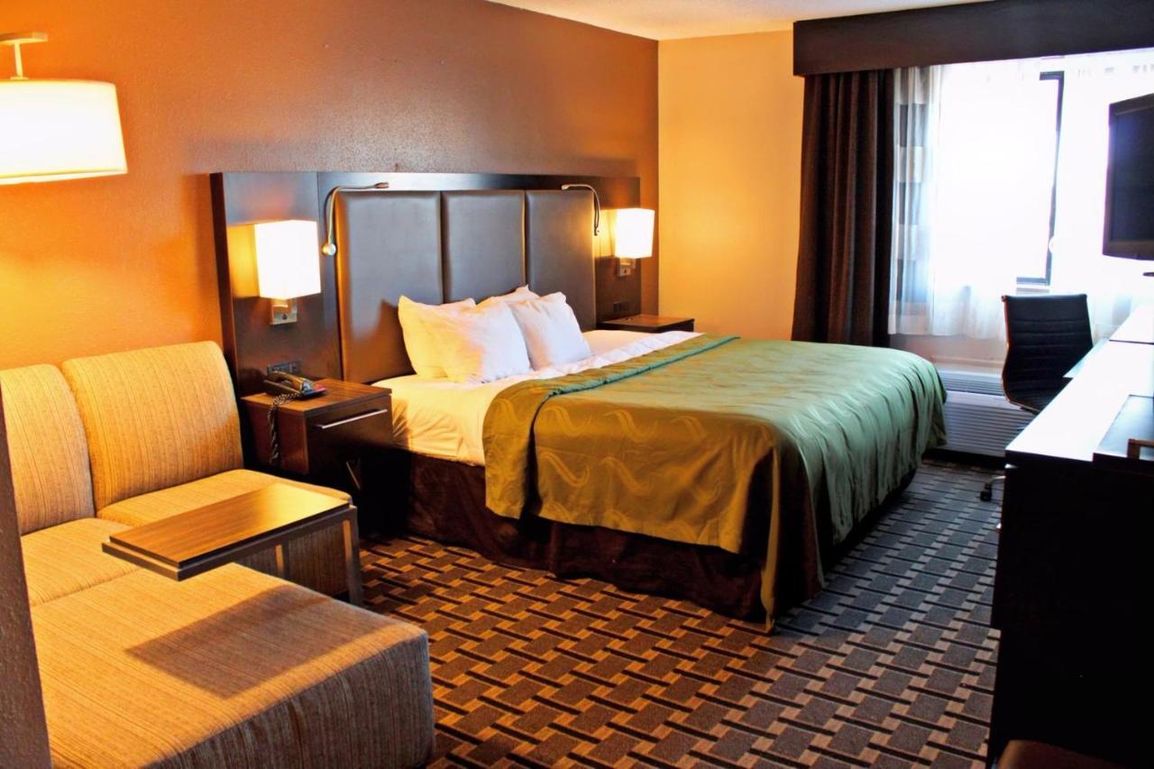 Quality Inn & Suites Detroit Metro Airport Ром'юлус Екстер'єр фото