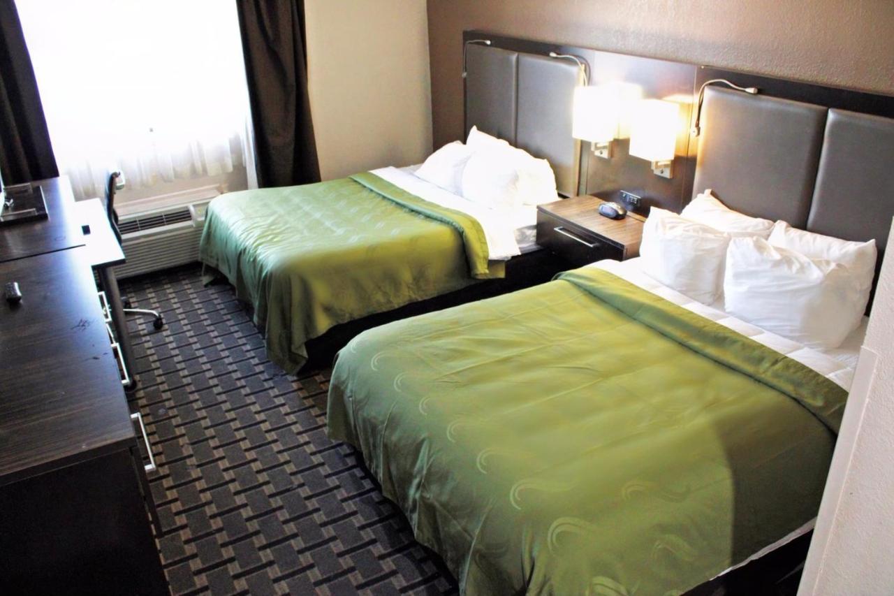 Quality Inn & Suites Detroit Metro Airport Ром'юлус Екстер'єр фото