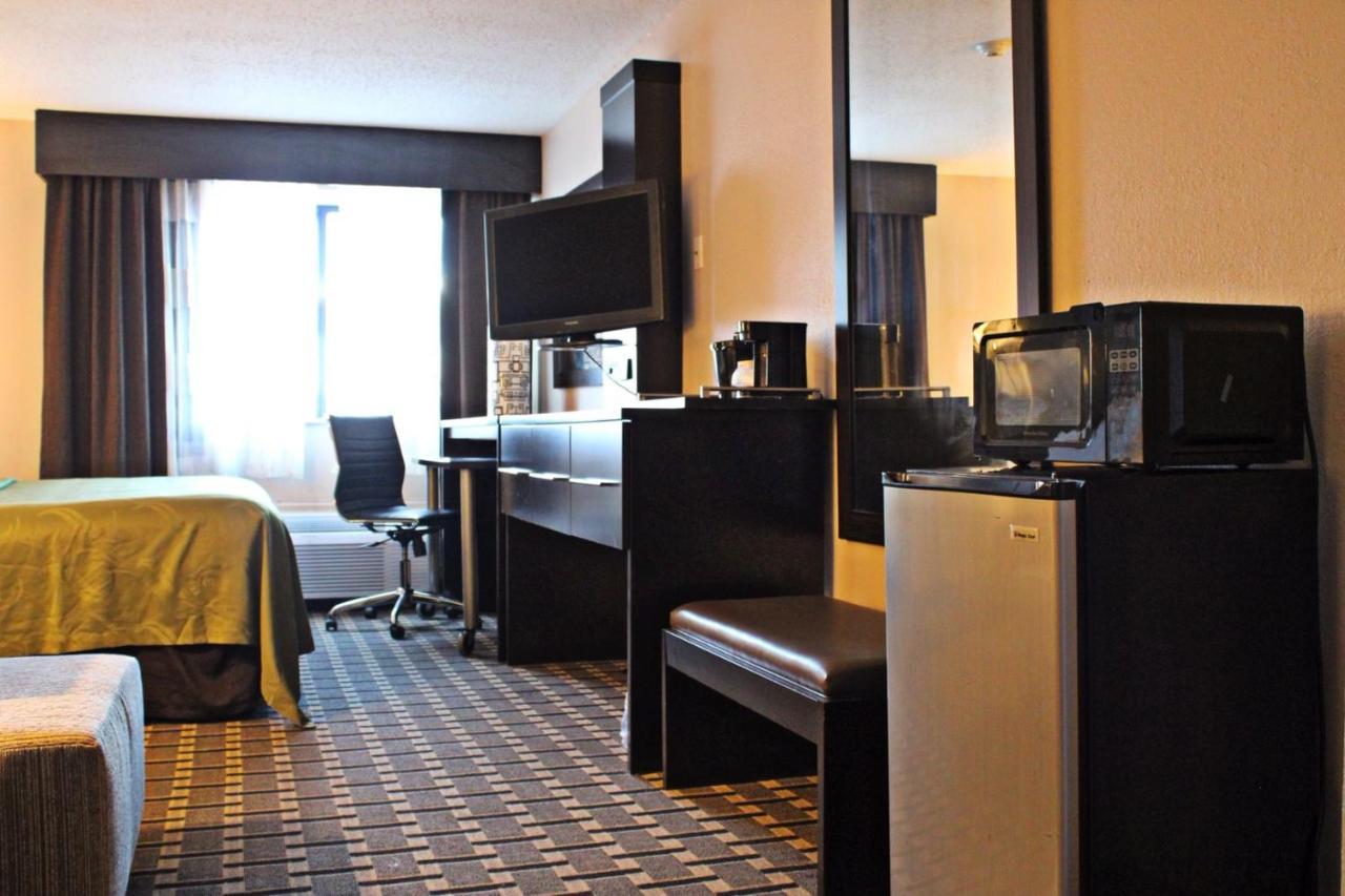 Quality Inn & Suites Detroit Metro Airport Ром'юлус Екстер'єр фото