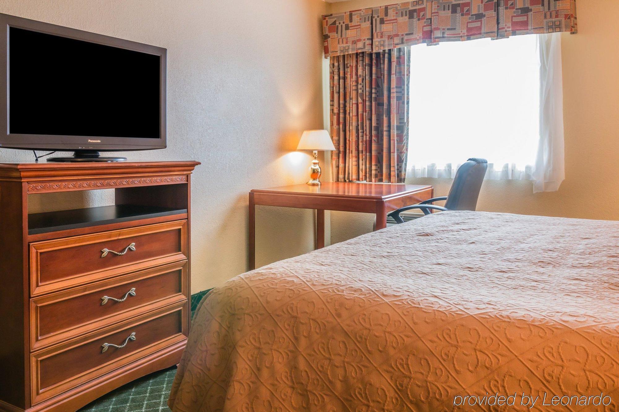 Quality Inn & Suites Detroit Metro Airport Ром'юлус Екстер'єр фото