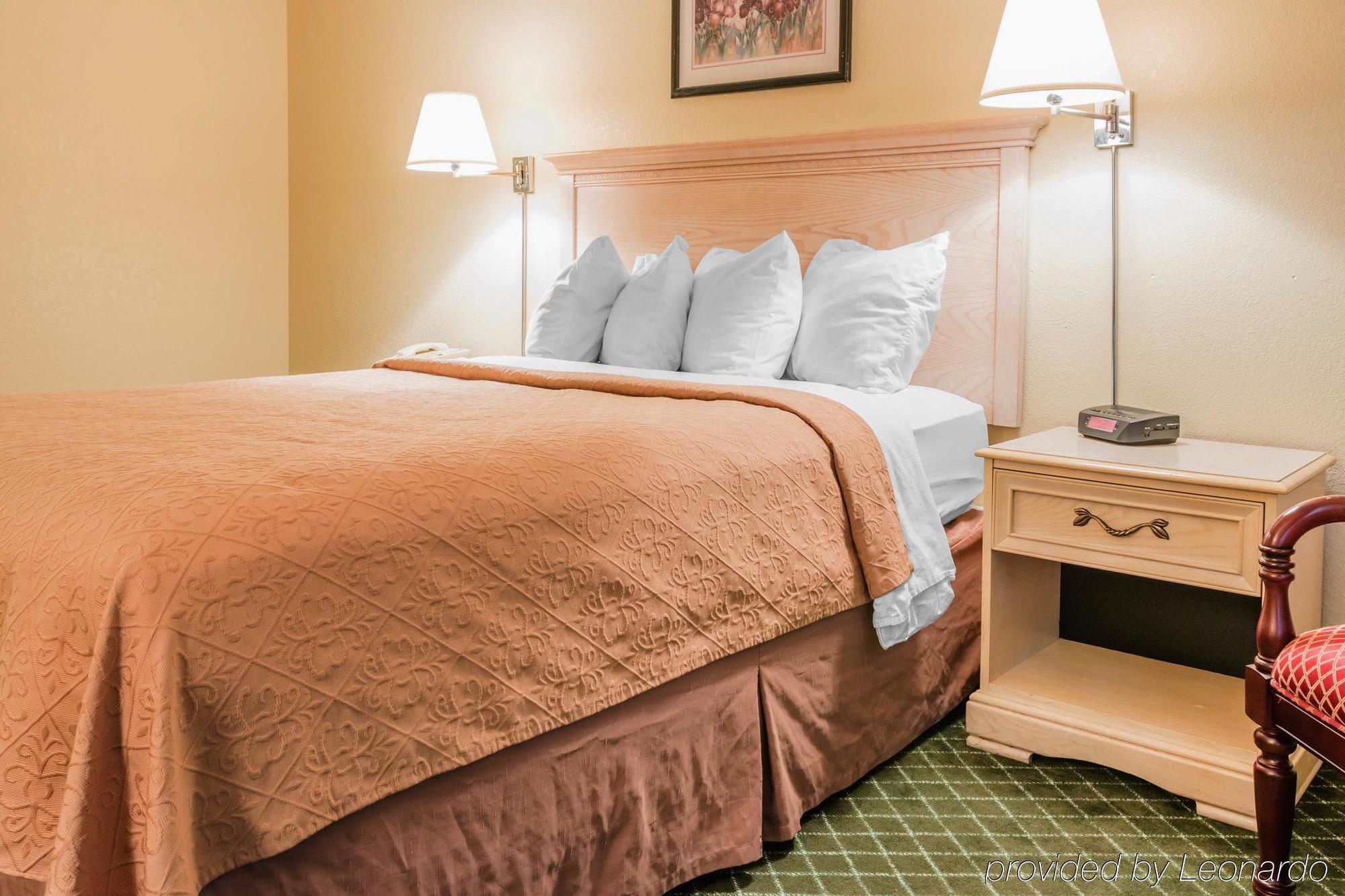 Quality Inn & Suites Detroit Metro Airport Ром'юлус Екстер'єр фото