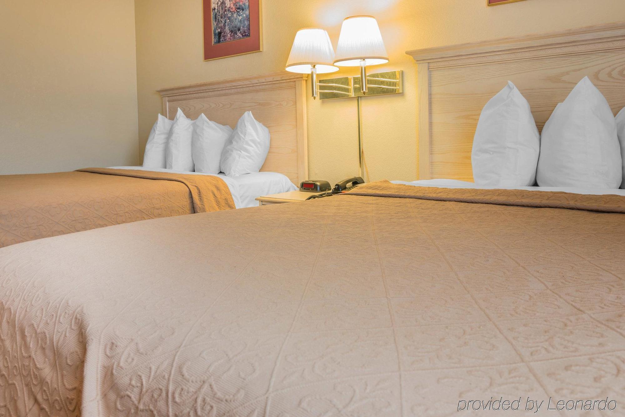 Quality Inn & Suites Detroit Metro Airport Ром'юлус Екстер'єр фото