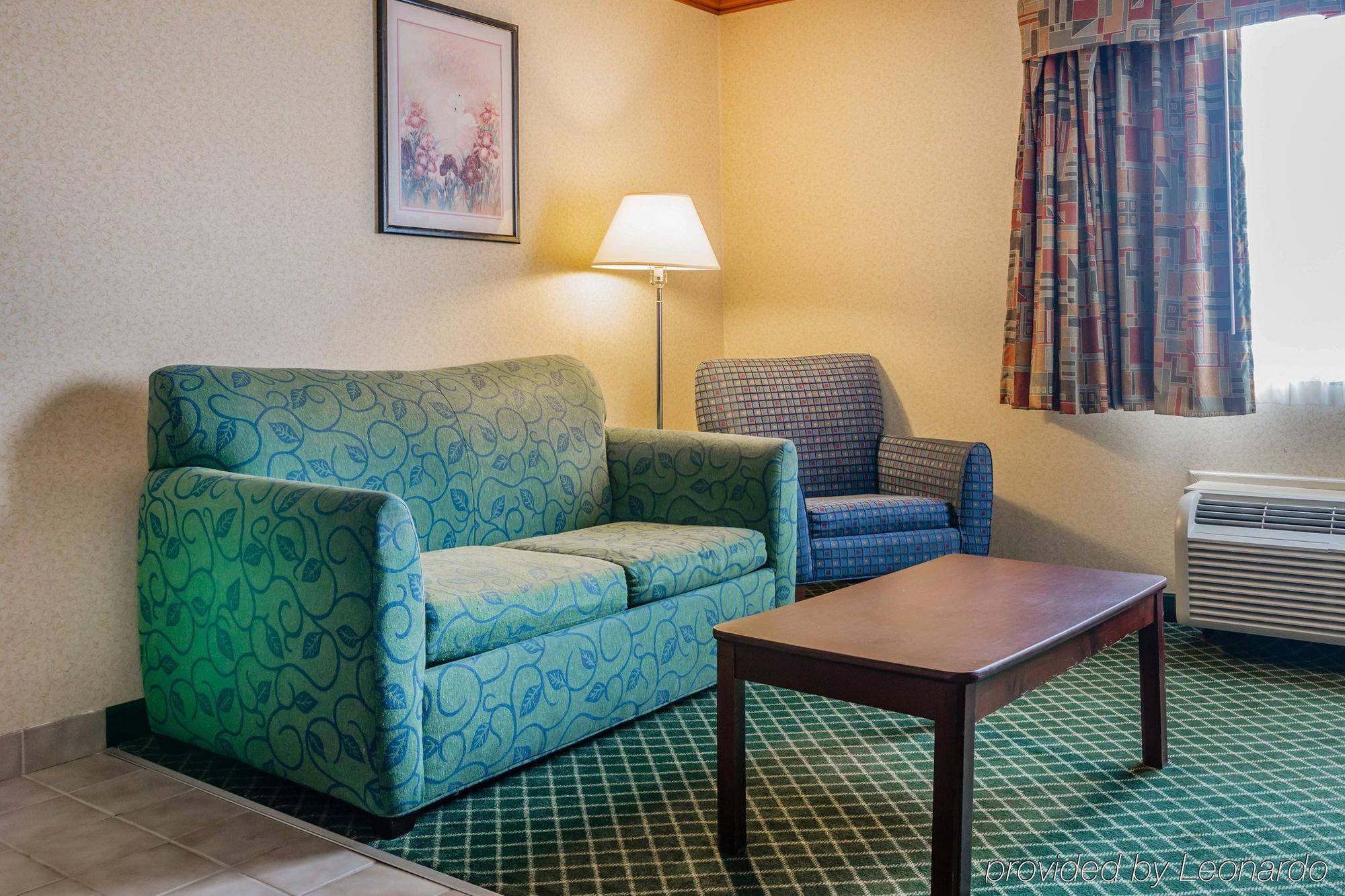 Quality Inn & Suites Detroit Metro Airport Ром'юлус Екстер'єр фото