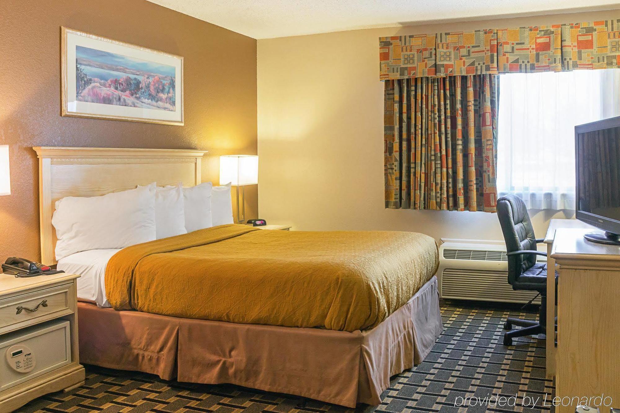 Quality Inn & Suites Detroit Metro Airport Ром'юлус Екстер'єр фото